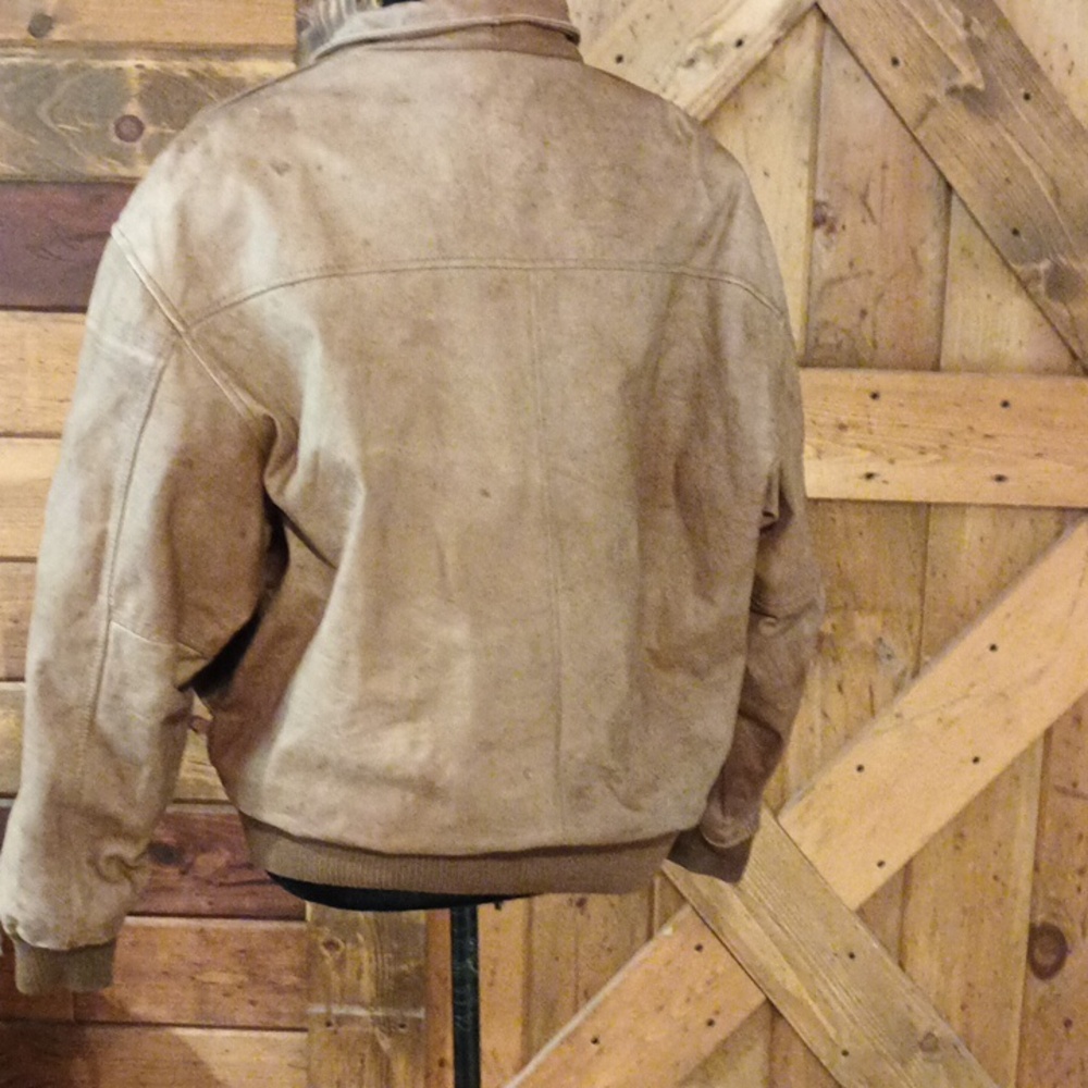 Vintage leather jacket. - Picture 3 of 11